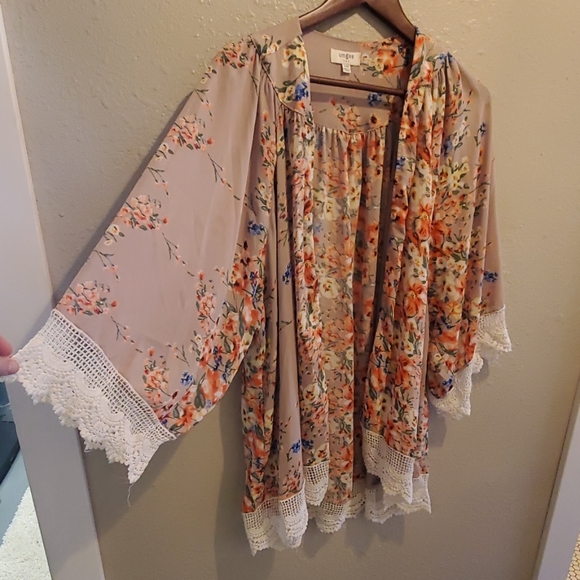 Umgee crochet trim kimono - Picture 2 of 4